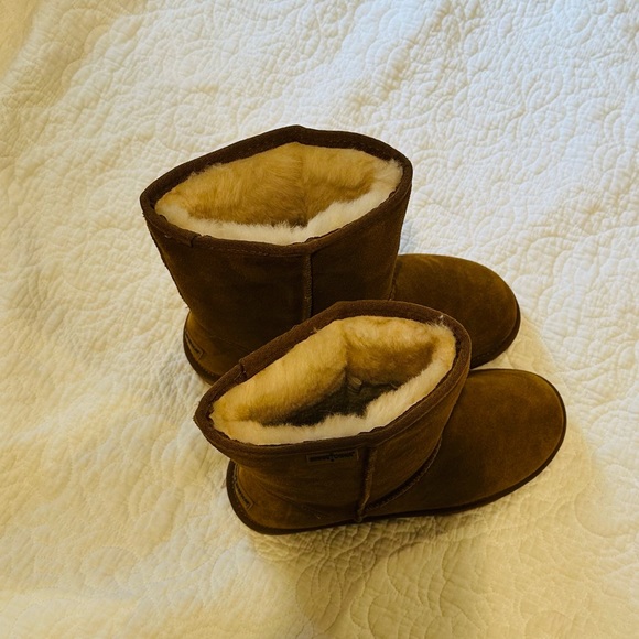 Minnetonka women’s Olympia Boots | Ugg like boots - Picture 5 of 10